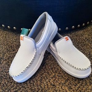 DC Villain Suede Rose gold shoe size 7.